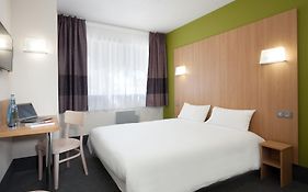 B&B HOTEL Nîmes Ville Active, parking sécurisé gratuit
